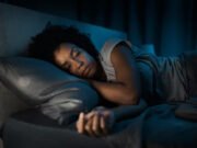 Sono irregular aumenta risco de problemas cardíacos e AVC, aponta estudo canadense