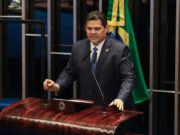 Anistia a golpistas não é assunto dos brasileiros, diz Alcolumbre