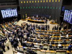 Congresso aumenta a própria verba enquanto o Brasil aperta o cinto e a população perde a esperança