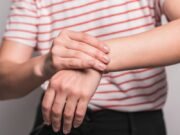 Rizartrose causa dores nos polegares e atinge mais as mulheres