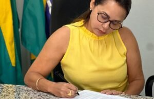 Márcia Zomin adianta pagamento dos servidores de Senador Pompeu antes do Carnaval