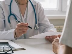 Senado avança com proposta que fixa novo piso de R$ 13,6 mil para médicos e dentistas