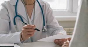 Senado avança com proposta que fixa novo piso de R$ 13,6 mil para médicos e dentistas