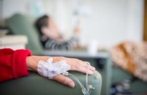 Aprovado na Câmara, projeto prioriza pessoas com câncer para marcação de exames e consultas