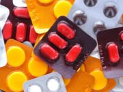 Adolescente aguarda medicamento determinado pela Justiça há 8 meses