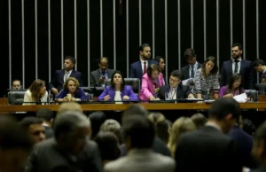 Nove em cada dez brasileiros querem mais mulheres na política