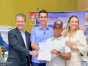 Domingos Neto comemora entrega de 500 autorizações de pesca de lagosta para o Ceará