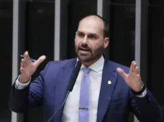 Polícia Federal ordena retorno de Eduardo Bolsonaro para cargo de escrivão na corporação