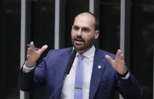 Eduardo Bolsonaro pede licença do cargo de deputado para morar nos EUA