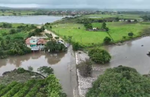 Fortes chuvas causam rompimento de três barragens em Acopiara e interditam trecho da CE-371