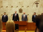 Presidente da Câmara negocia acordo sobre anistia com Lula e STF