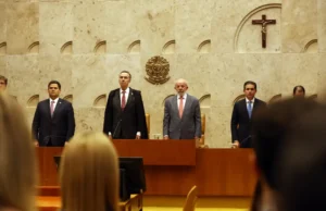 Presidente da Câmara negocia acordo sobre anistia com Lula e STF