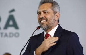 65% dos cearenses aprovam governador Elmano de Freitas, aponta pesquisa