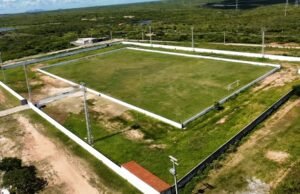 Marcílio Coelho sanciona lei que oficializa nome do estádio de Banabuiú de Fifizão
