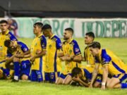 Entre buracos e bravura, o Canarinho voltou a voar