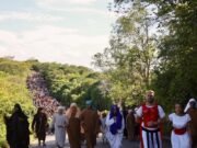Via Sacra reúne milhares de fiéis no Santuário Nossa Senhora Imaculada Rainha do Sertão, em Quixadá
