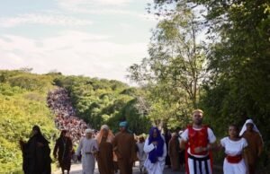 Via Sacra reúne milhares de fiéis no Santuário Nossa Senhora Imaculada Rainha do Sertão, em Quixadá