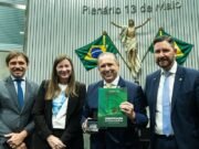 Ex-presidente da Alece, Domingos Filho é homenageado em sessão solene de 190 anos da Casa Legislativa