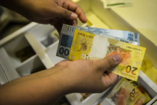 Trabalhadores poderão usar saldo do FGTS para o Desenrola 2.0 a partir de 25 de maio