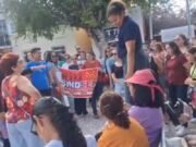 Servidores de Quixadá e Sindsep fazem ato contra projeto aprovado que aumenta desconto previdenciário nos salários dos trabalhadores