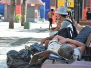 Prefeitura de Fortaleza é orientada a não usar a força ao retirar pessoas em situação de rua de áreas públicas