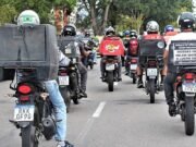 Câmara aprova urgência para votar vale-refeição para entregadores