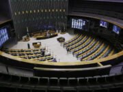 Câmara dos Deputados divulga edital de concurso com salários de até R$ 30,8 mil e vagas para nível superior