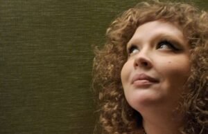 Nana Caymmi será homenageada com show gratuito de Raara Rodrigues no CCBNB, em Fortaleza