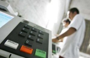 Desmantelo nos municípios. Sem prefeito, quem come a bronca?