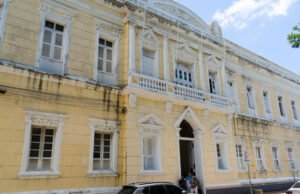 Santa Casa de Fortaleza interrompe recebimento de novos pacientes na UTI por falta de recursos