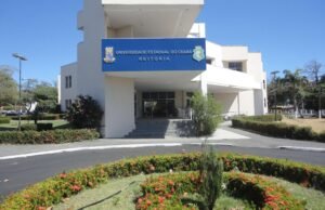 Uece abre 239 vagas para seleção de professores temporários e substitutos