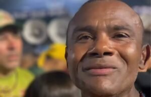 Roberto Maguila completa 45 anos como carregador do Pau da Bandeira em Barbalha: “Só alegria, só paz”