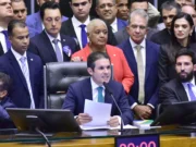 Deputados cearenses se dividem em votação sobre urgência de projeto que anistia golpistas