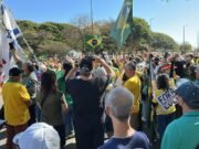 Bolsonaristas realizam ato em defesa de Bolsonaro após novas medidas impostas pelo STF