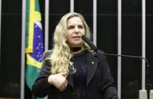 Luizianne critica filiações em massa no PT e aponta incerteza sobre rumos do partido no Ceará