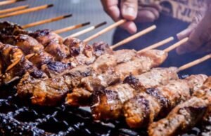 Proposta quer reconhecer espetinho como patrimônio gastronômico, cultural e imaterial do Ceará