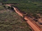 Obra de revitalização da estrada da Caminhada da Seca avança em Senador Pompeu