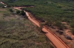 Obra de revitalização da estrada da Caminhada da Seca avança em Senador Pompeu