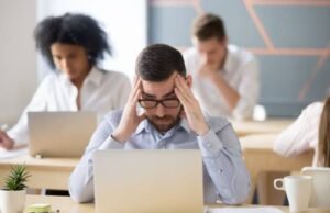 Quase 500 mil brasileiros se afastaram do trabalho em 2024; tema será debatido em Encontro sobre Riscos Psicossociais