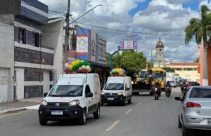 Márcia Zomin entrega ambulâncias, ônibus e outros veículos para reforçar saúde, educação e infraestrutura de Senador Pompeu