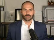 Eduardo Bolsonaro diz que atua para impedir negociação de senadores sobre tarifa de 50% contra o Brasil