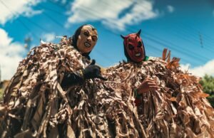 “Sertão Mascarado”: exposição em Umari revela a força ancestral dos Caretas da Semana Santa