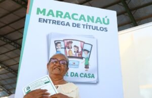 Governo do Ceará entrega 620 papéis da casa em Maracanaú