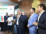 Elmano assina decreto com medidas de apoio a empresas cearenses afetadas por tarifas dos EUA