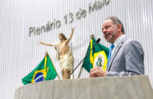 Acrísio Sena anuncia realização de seminários regionais sobre inteligência artificial