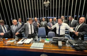 Oposição libera plenário principal do Senado após 47 horas de ocupação