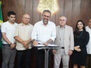 Elmano assina decreto com condições diferenciadas de pagamento do ICMS para lojistas