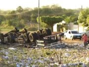Acidente com caminhão carregado de frutas deixa dois mortos e dois feridos no Ceará