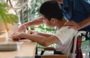 Prefeitura de Fortaleza é multada em R$ 150 mil por não oferecer profissionais de apoio escolar a alunos com deficiência