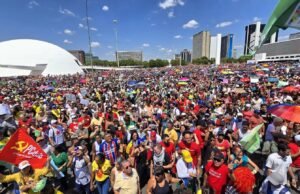 Protestos contra PEC da Blindagem levam milhares às ruas em várias capitais